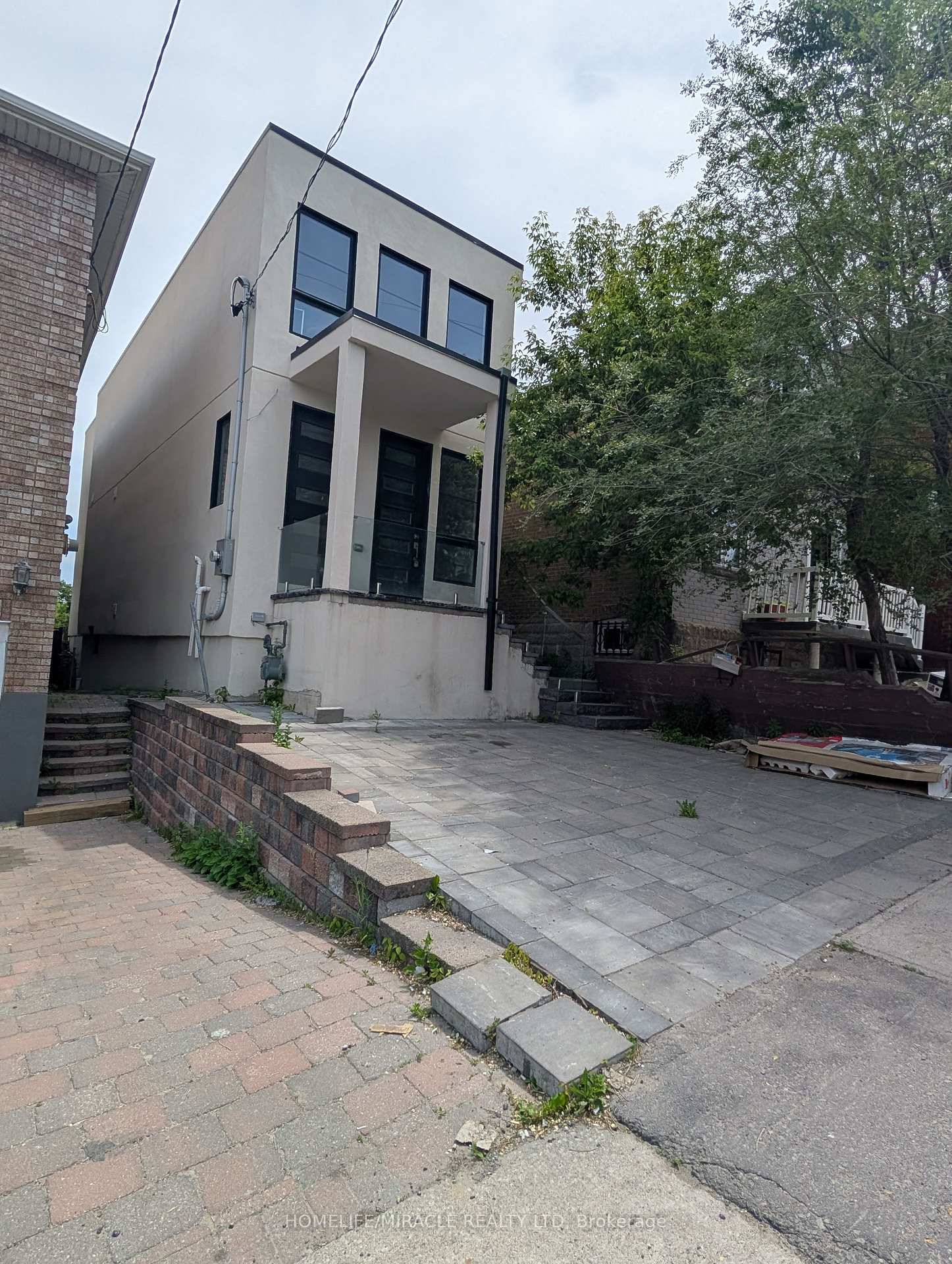 2099 A Dufferin Street Second floor, Toronto C03, ON M6E 3R3