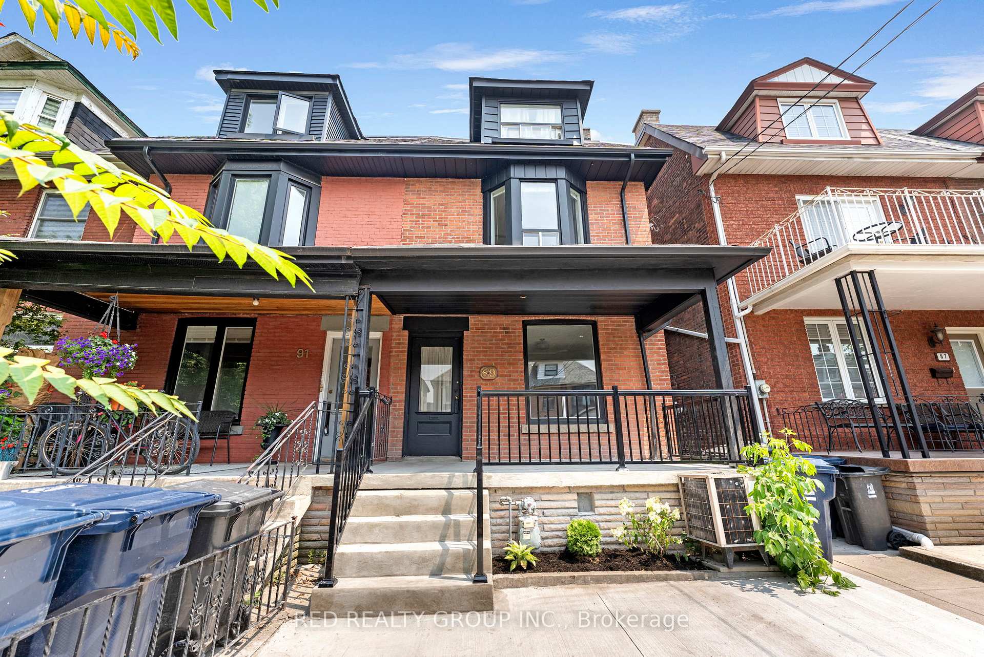 89 Beatrice Street, Toronto C01, ON M6J 2T2