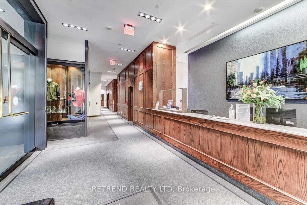 426 University Avenue 1709, Toronto C01, ON M5G 1S9