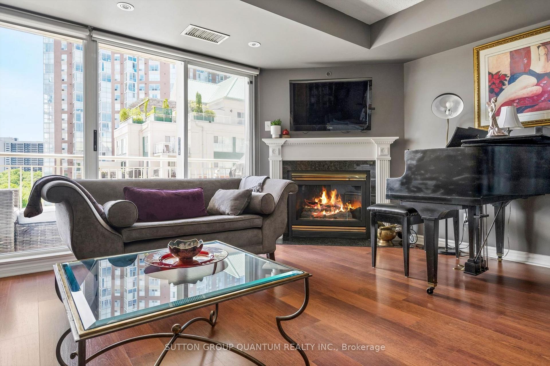 18 Concorde Place 818, Toronto C13, ON M3C 3T9