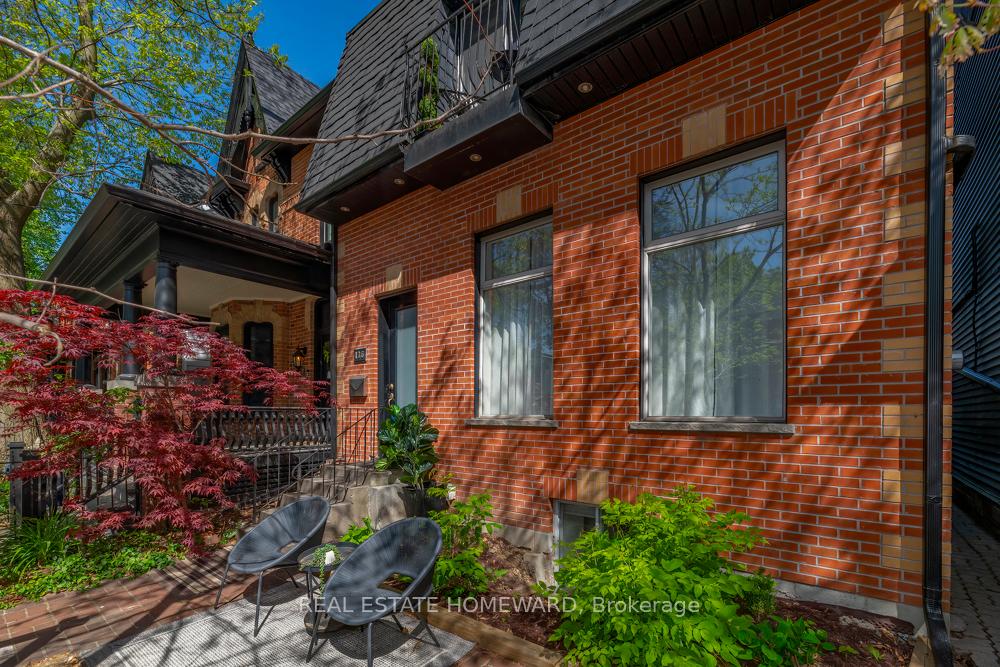 136 Spruce Street, Toronto C08, ON M5A 2J5