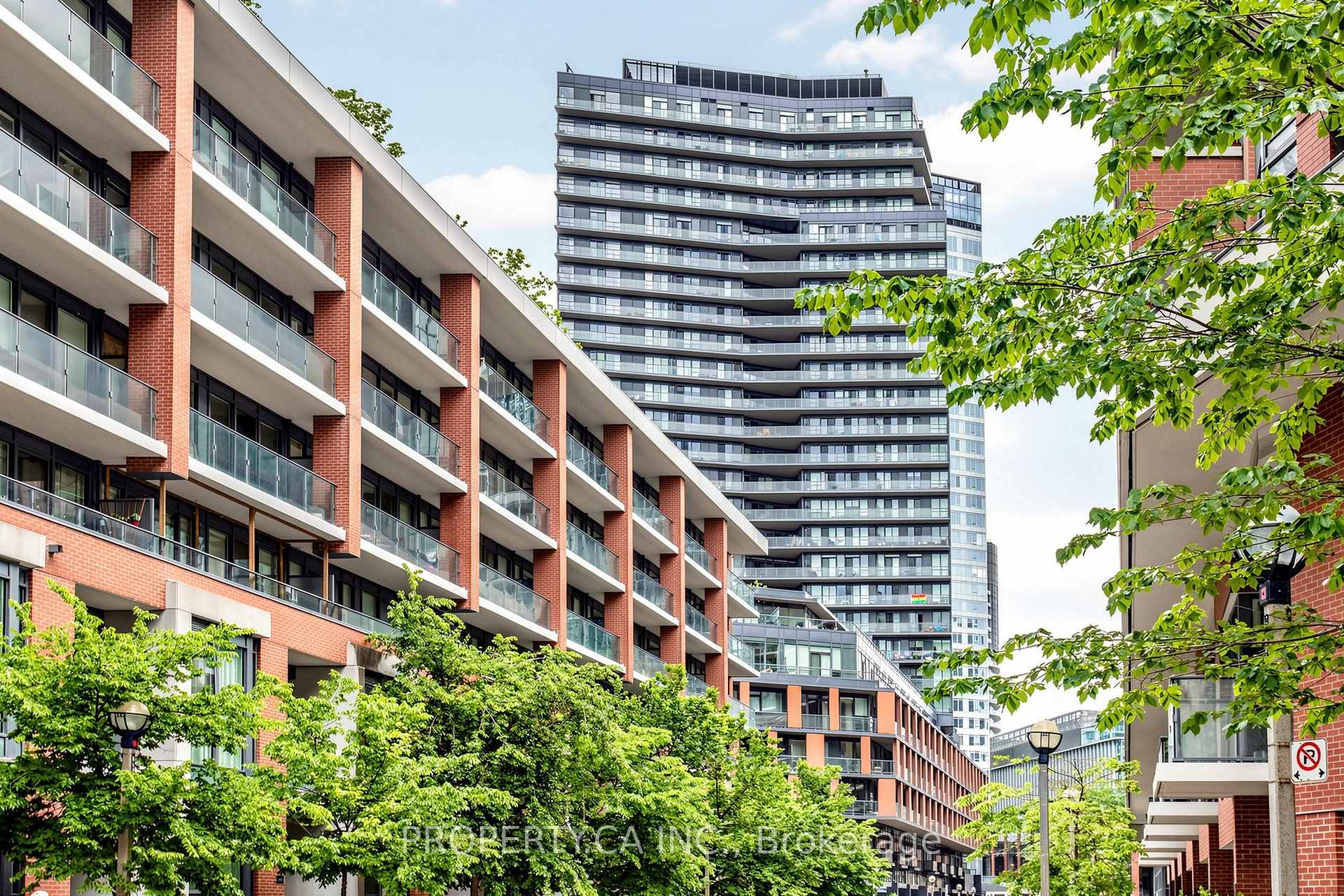 20 Bruyeres Mews 2502, Toronto C01, ON M5V 0G8