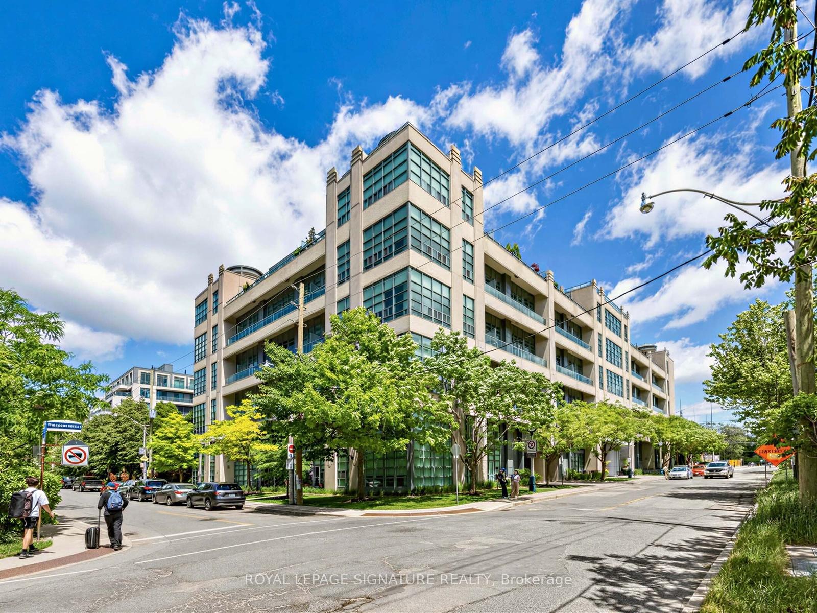 380 Macpherson Avenue 422, Toronto C02, ON M4V 3E3