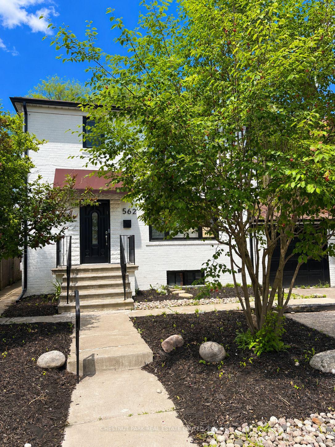 562 Deloraine Avenue, Toronto C04, ON M5M 2C4