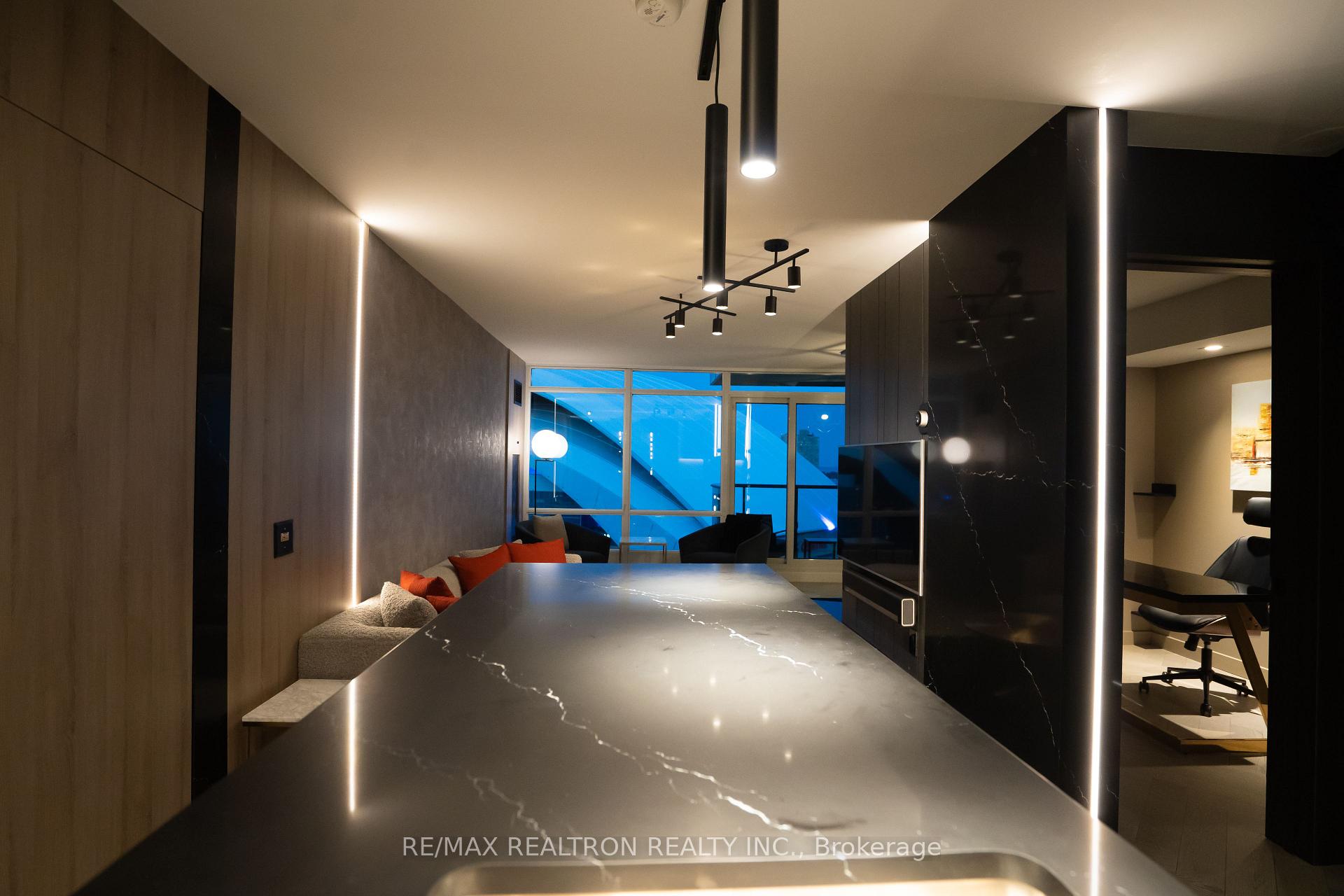 373 Front Street W 2307, Toronto C01, ON M5V 3R7