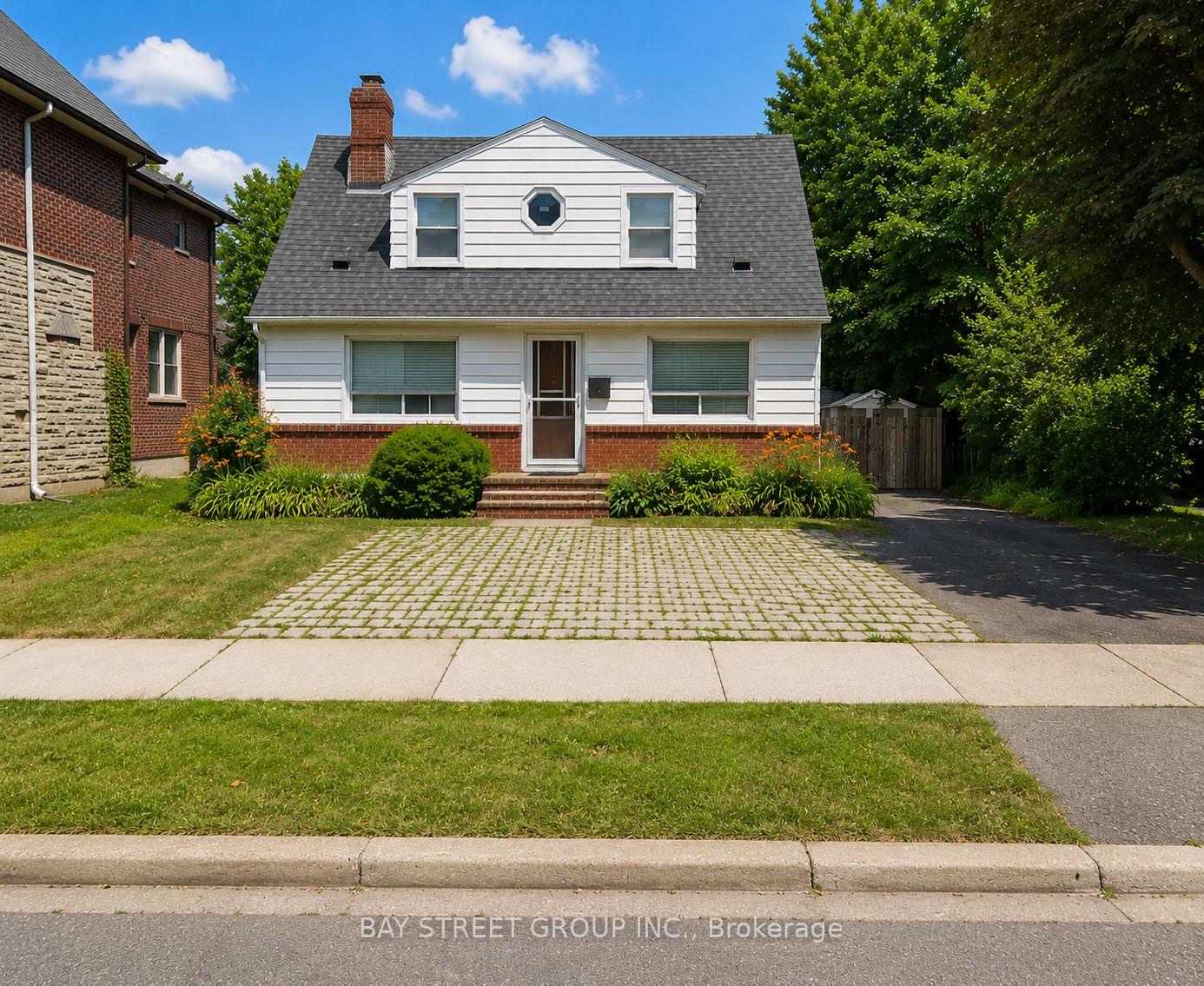 9 Glenborough Park Crescent, Toronto C07, ON M2R 2G4