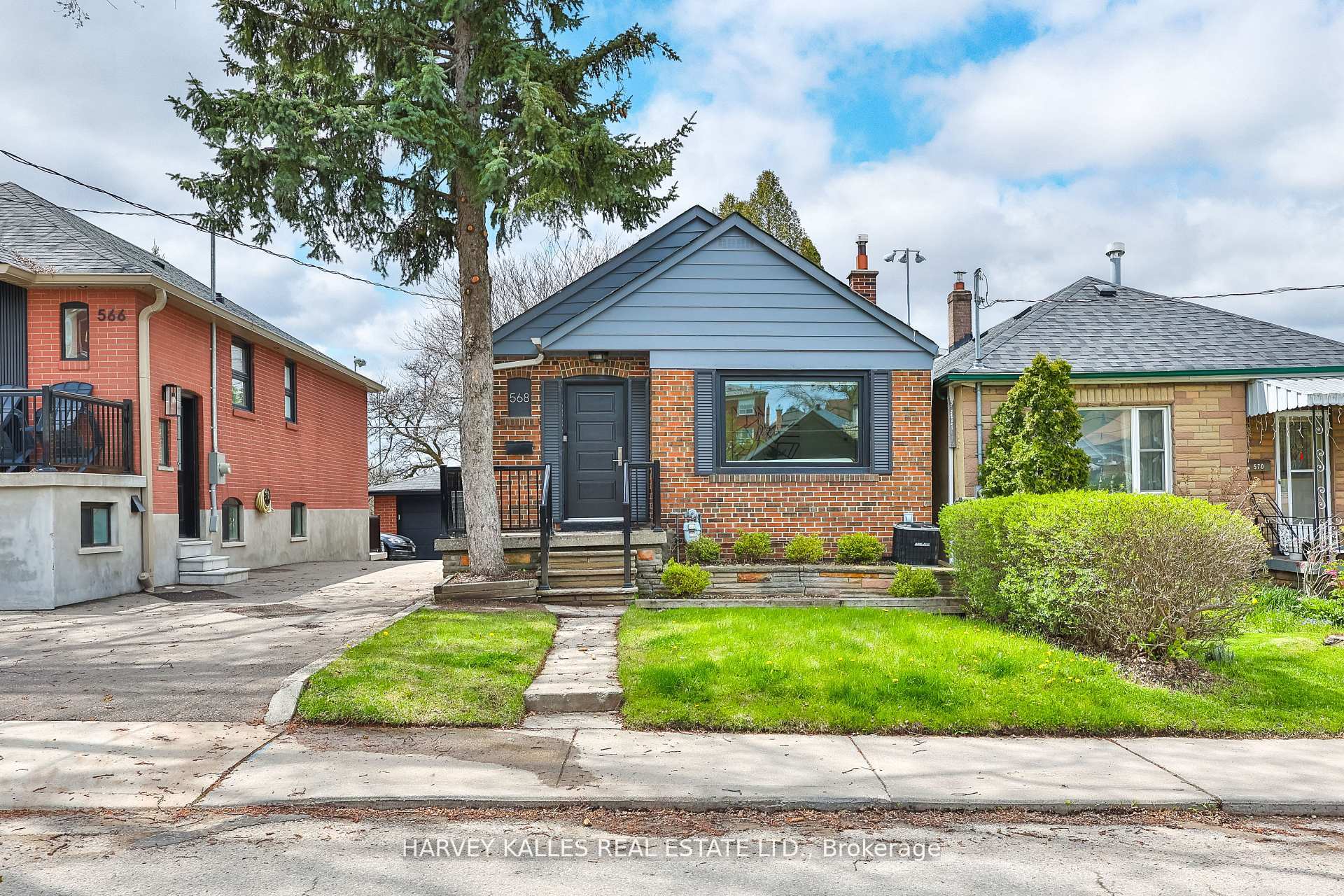 568 Northcliffe Boulevard, Toronto C03, ON M6E 3L7