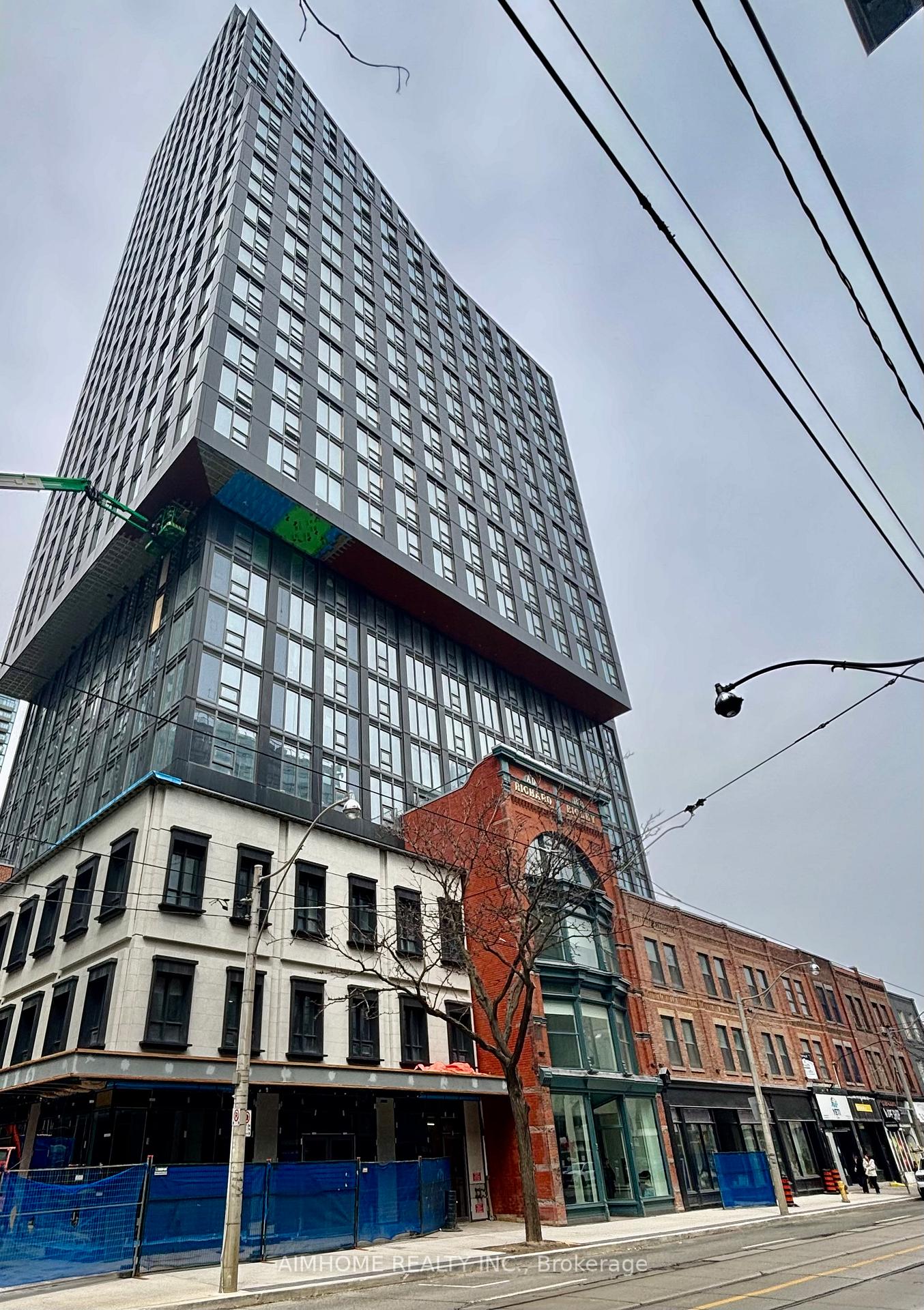 100 Queen Street E 3303, Toronto C08, ON M5C 0B5