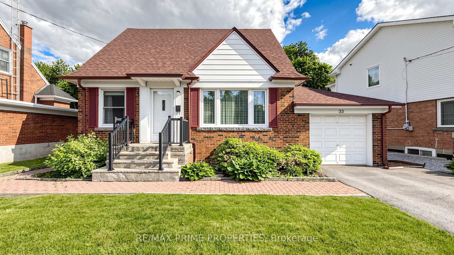 33 Irvington Crescent, Toronto C14, ON M2N 2Z2