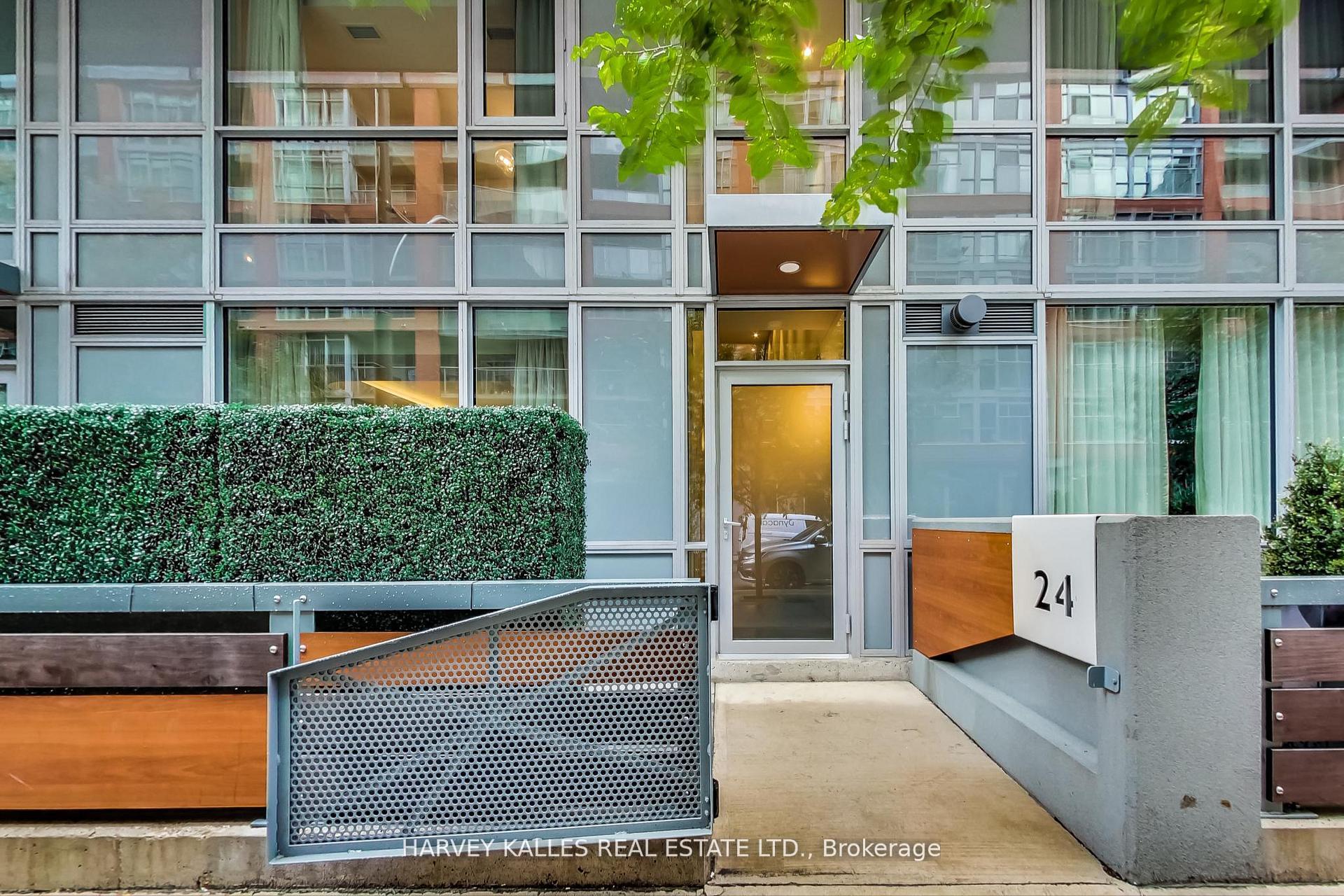 30 Nelson Street TH24, Toronto C01, ON M5V 0H5