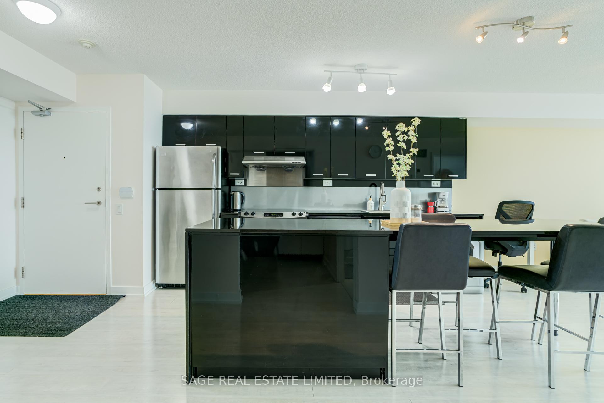 29 Singer Court 1015, Toronto C15, ON M2K 0B2