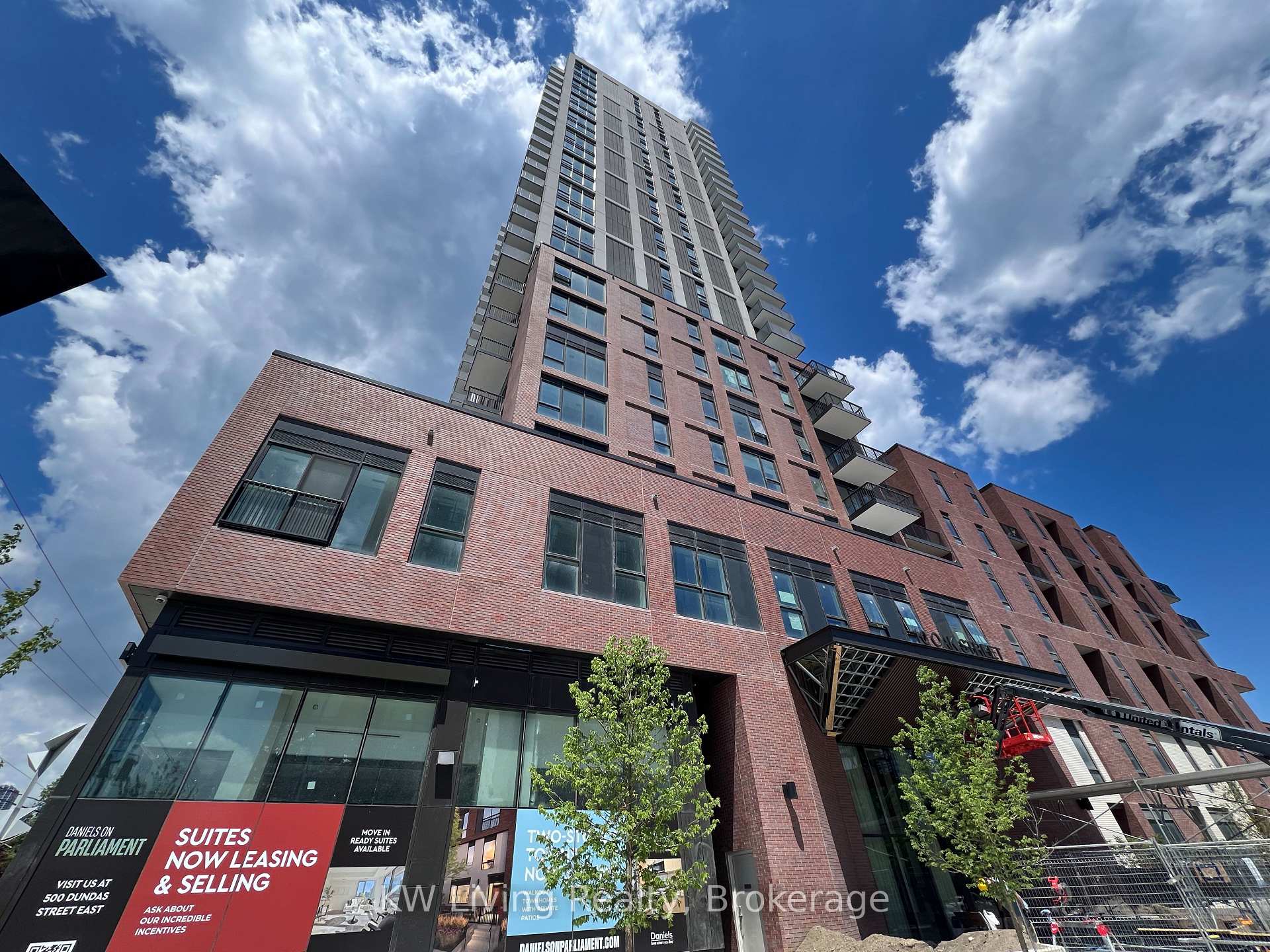 10 Oak Street 2001, Toronto C08, ON M5A 0Z1