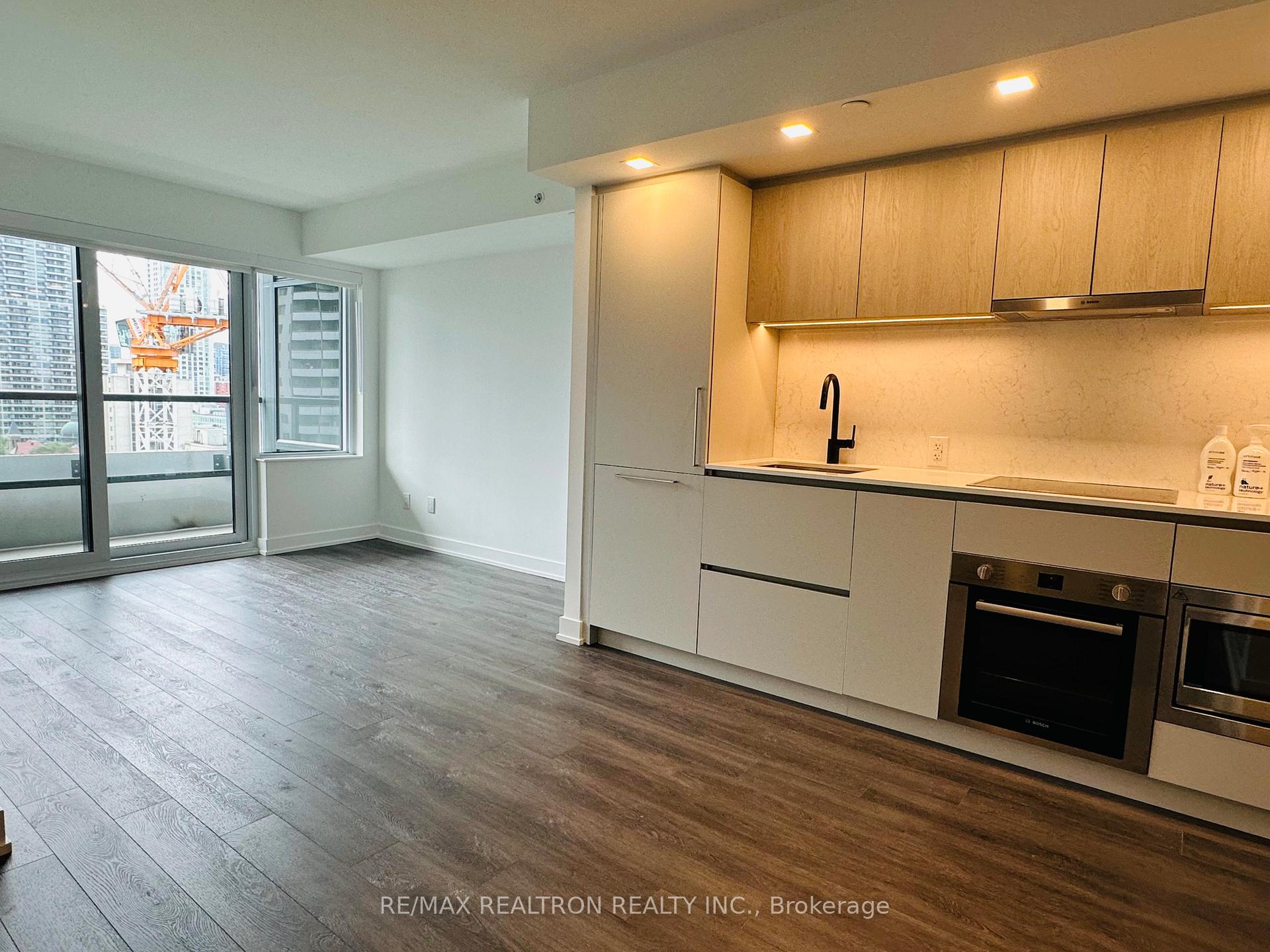 609 Sherbourne Street 1201, Toronto C08, ON M4X 0A4