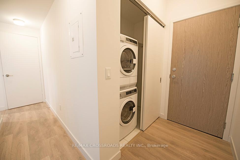 215 Queen Street W 808, Toronto C01, ON M5V 0P5
