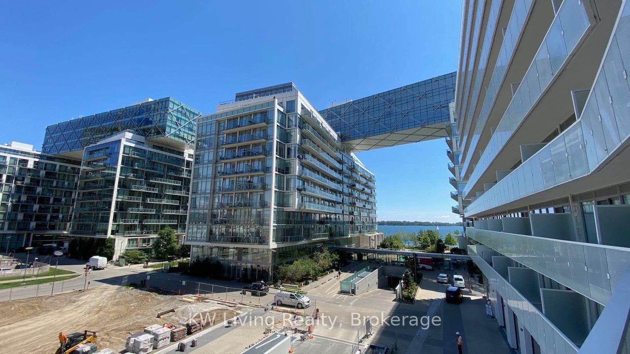 15 Queens Quay E 324, Toronto C08, ON M5E 0C4