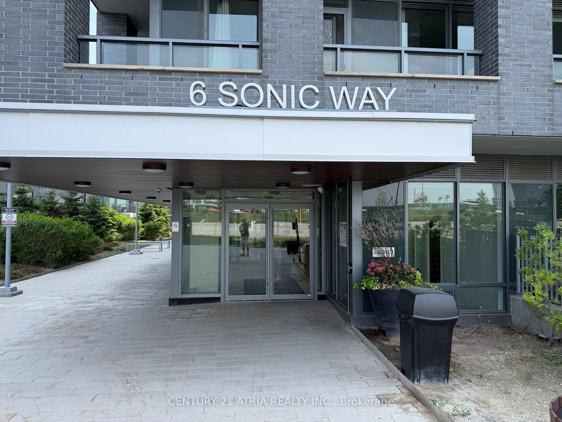 6 Sonic Way 2901, Toronto C11, ON M3C 0P1