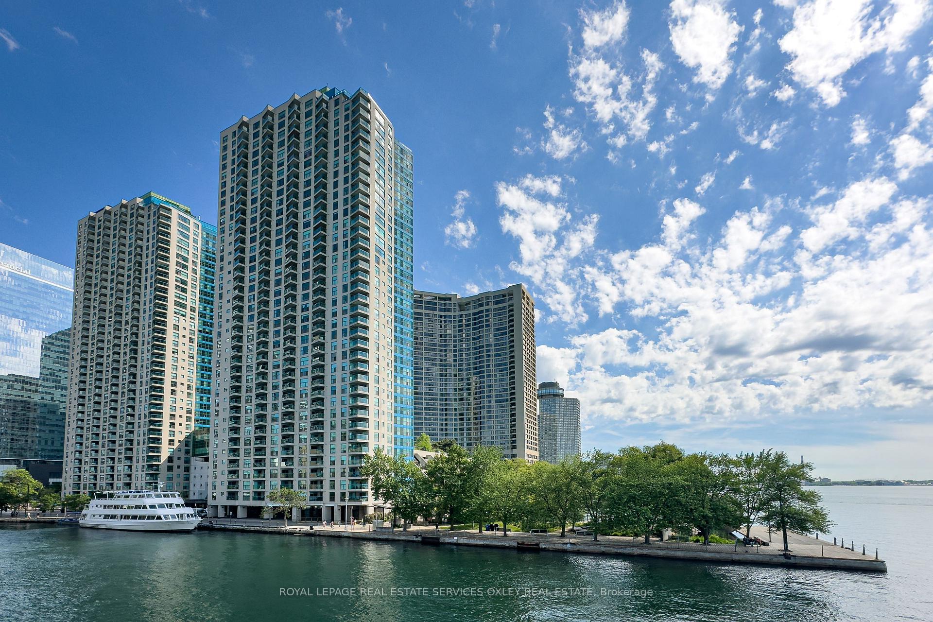 99 Harbour Square PH04, Toronto C01, ON M5J 2H2