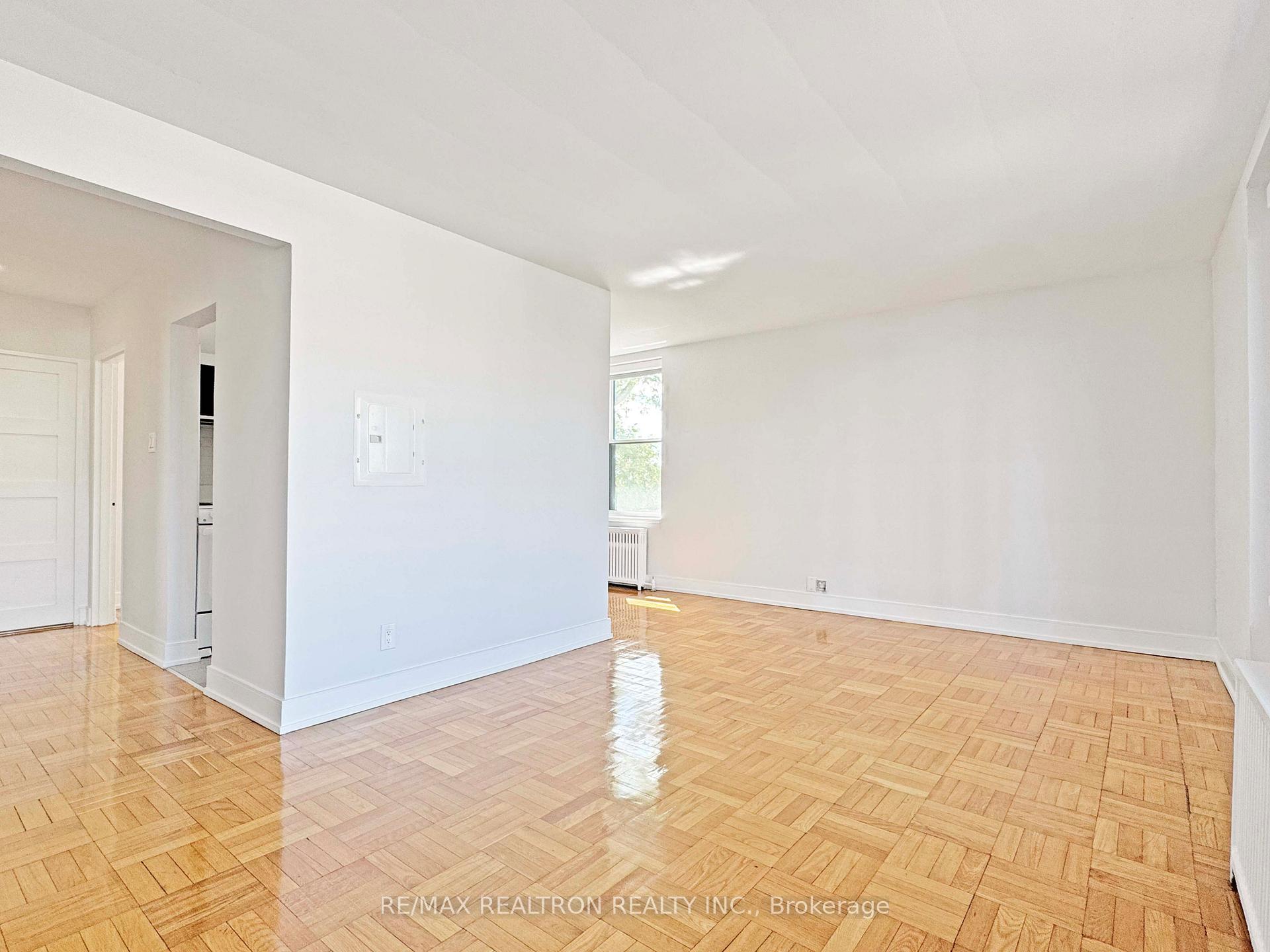 1545 Bathurst Street 511, Toronto C03, ON M5P 3H6