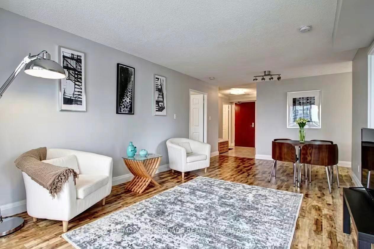 28 Empress Avenue 2012, Toronto C14, ON M2N 6Z7