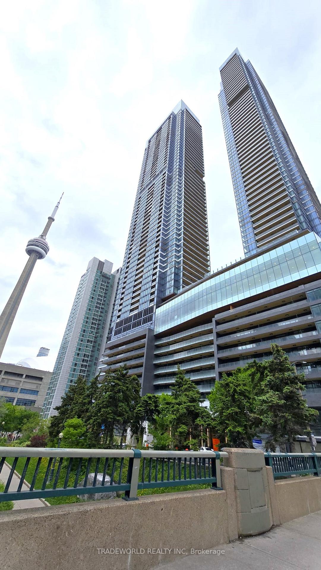 3 Concord Cityplace Way 5715, Toronto C01, ON M5V 0X4