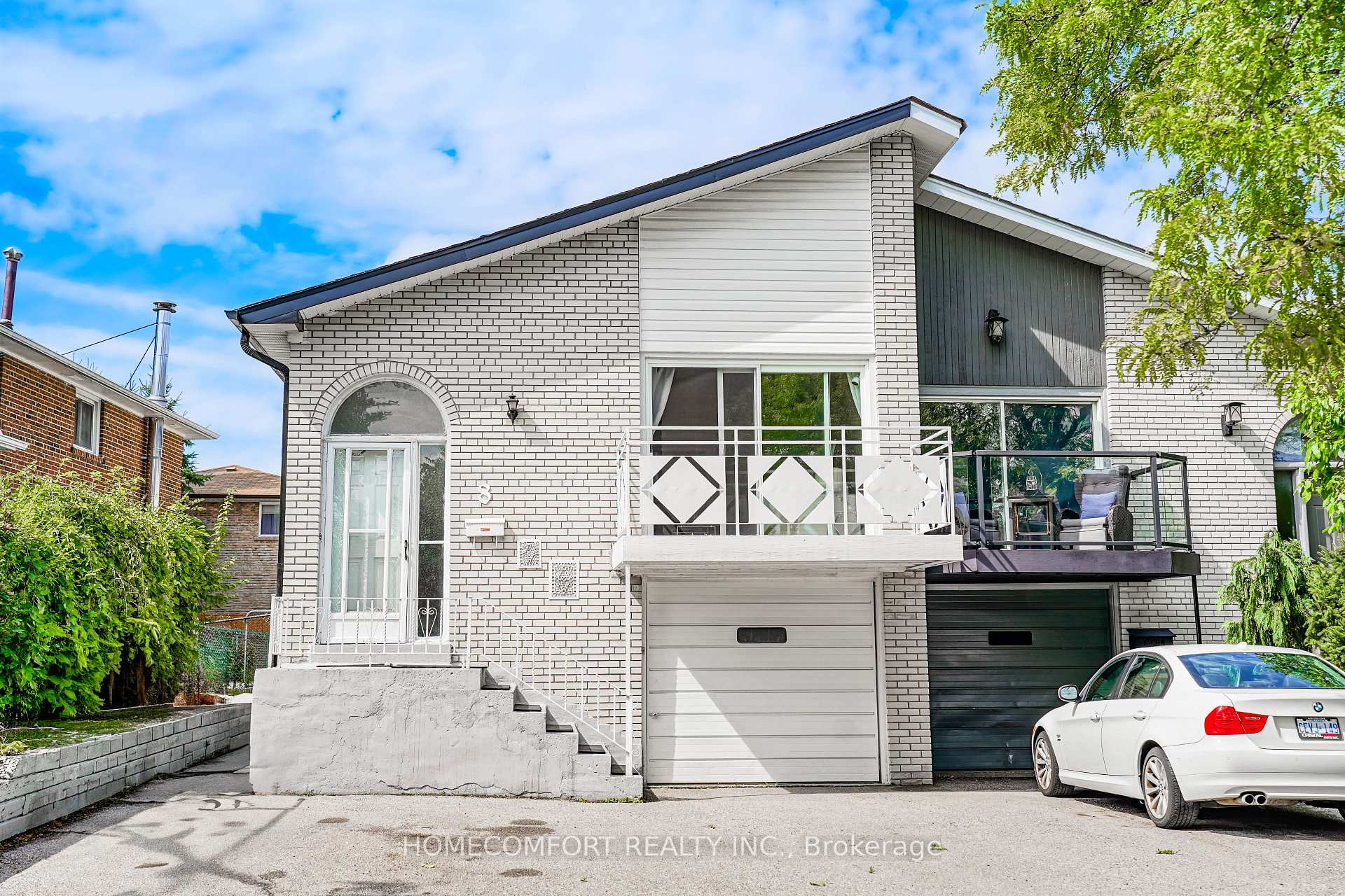 8 Topaz Gate, Toronto C15, ON M2M 2Z7