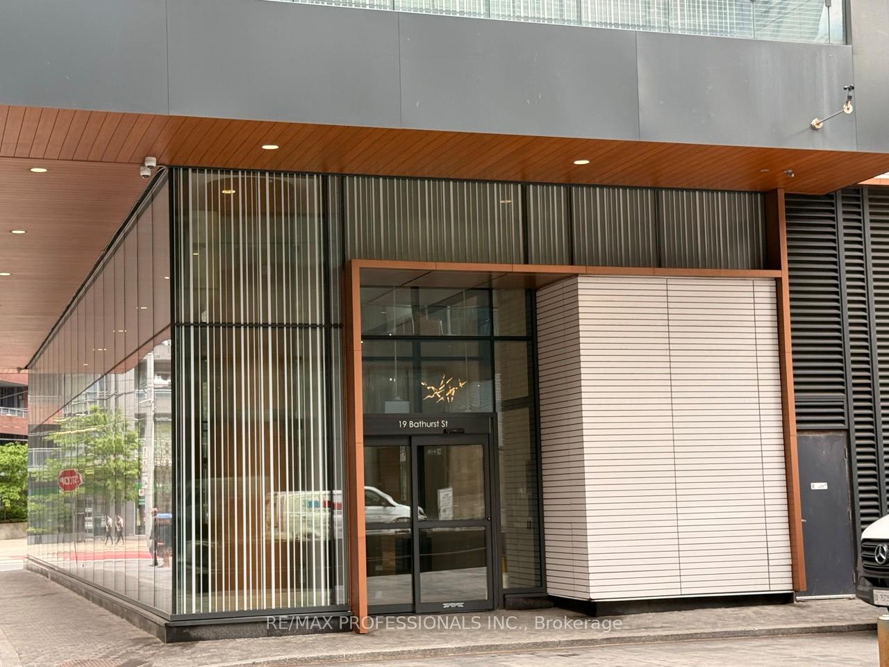 19 Bathurst Street 1708, Toronto C01, ON M5V 0N1