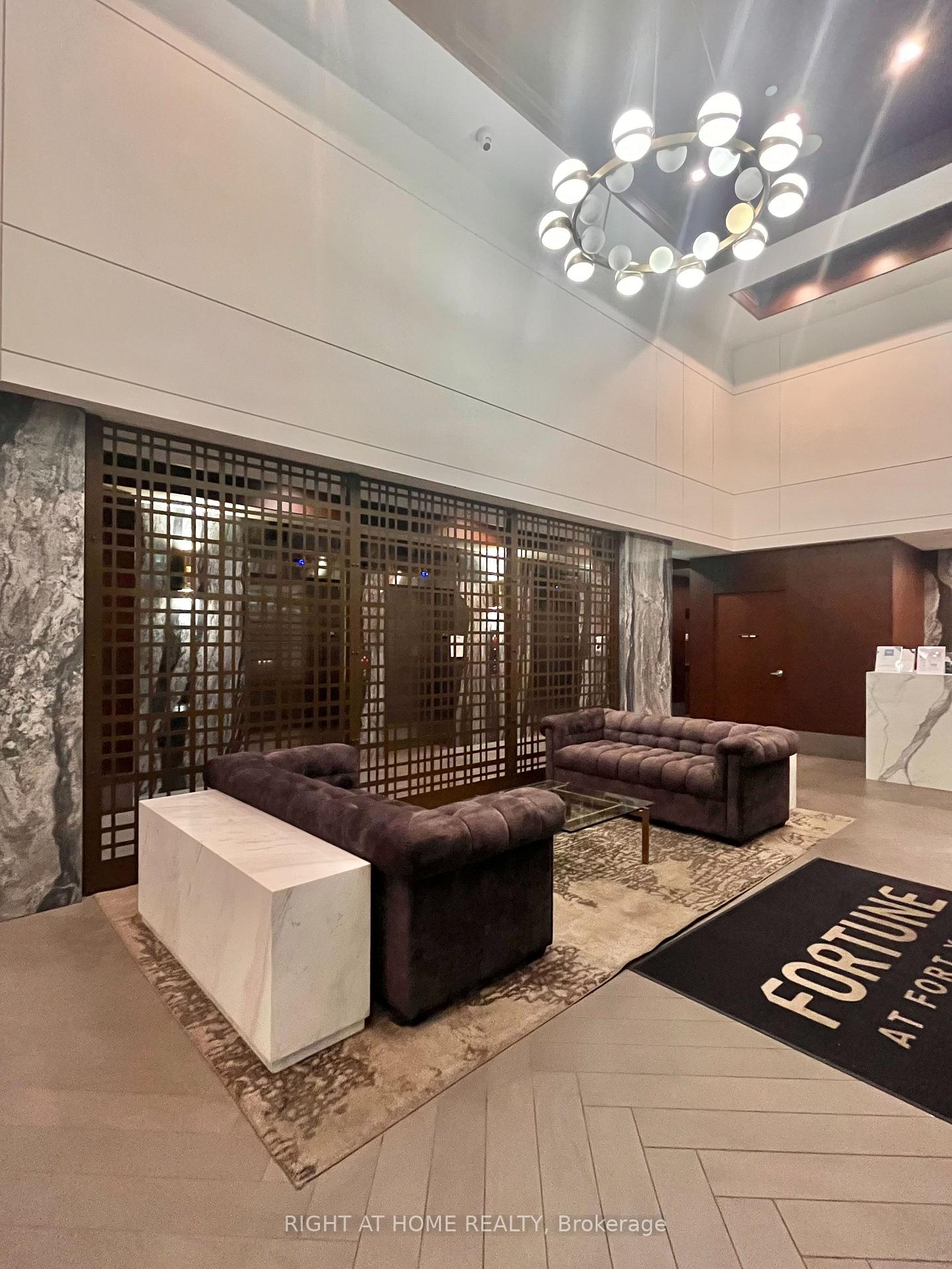 38 Iannuzzi Street 116, Toronto C01, ON M5V 0S2