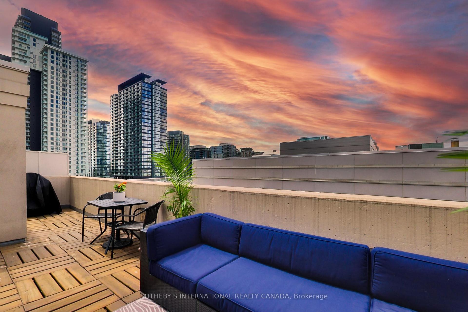 18 Stafford Street PH10, Toronto C01, ON M5V 3W4