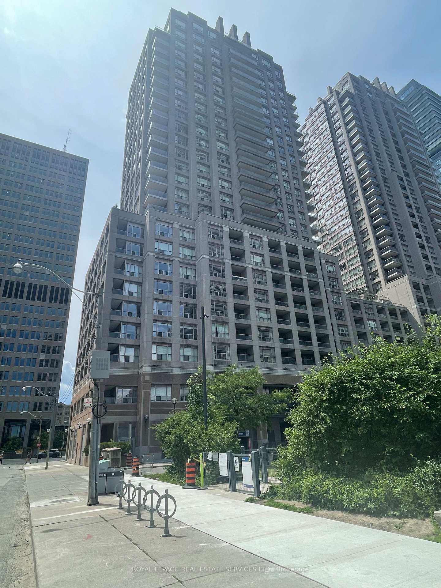 909 Bay Street 2108, Toronto C01, ON M5S 3G2