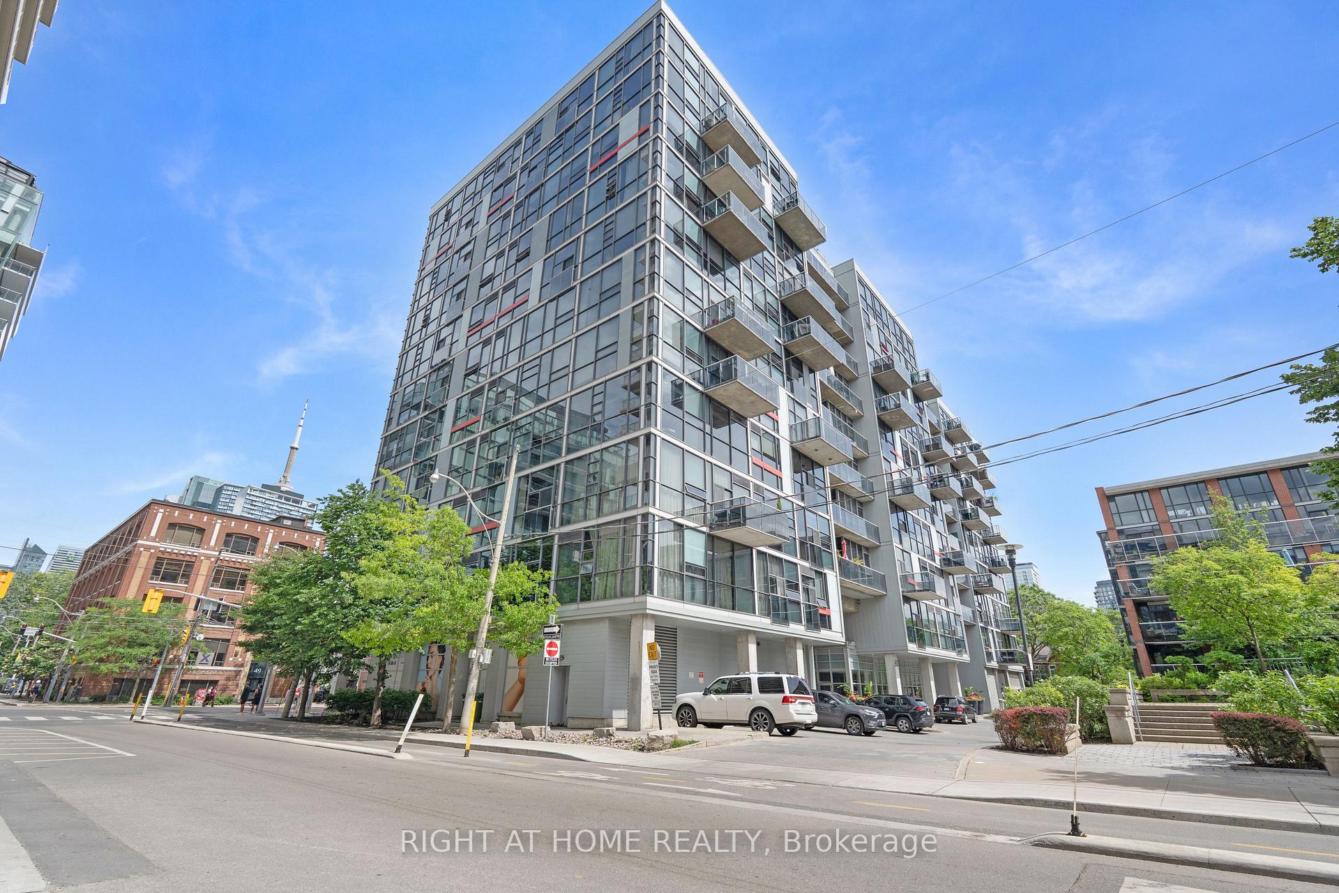 60 Bathurst Street 610, Toronto C01, ON M5V 2P4