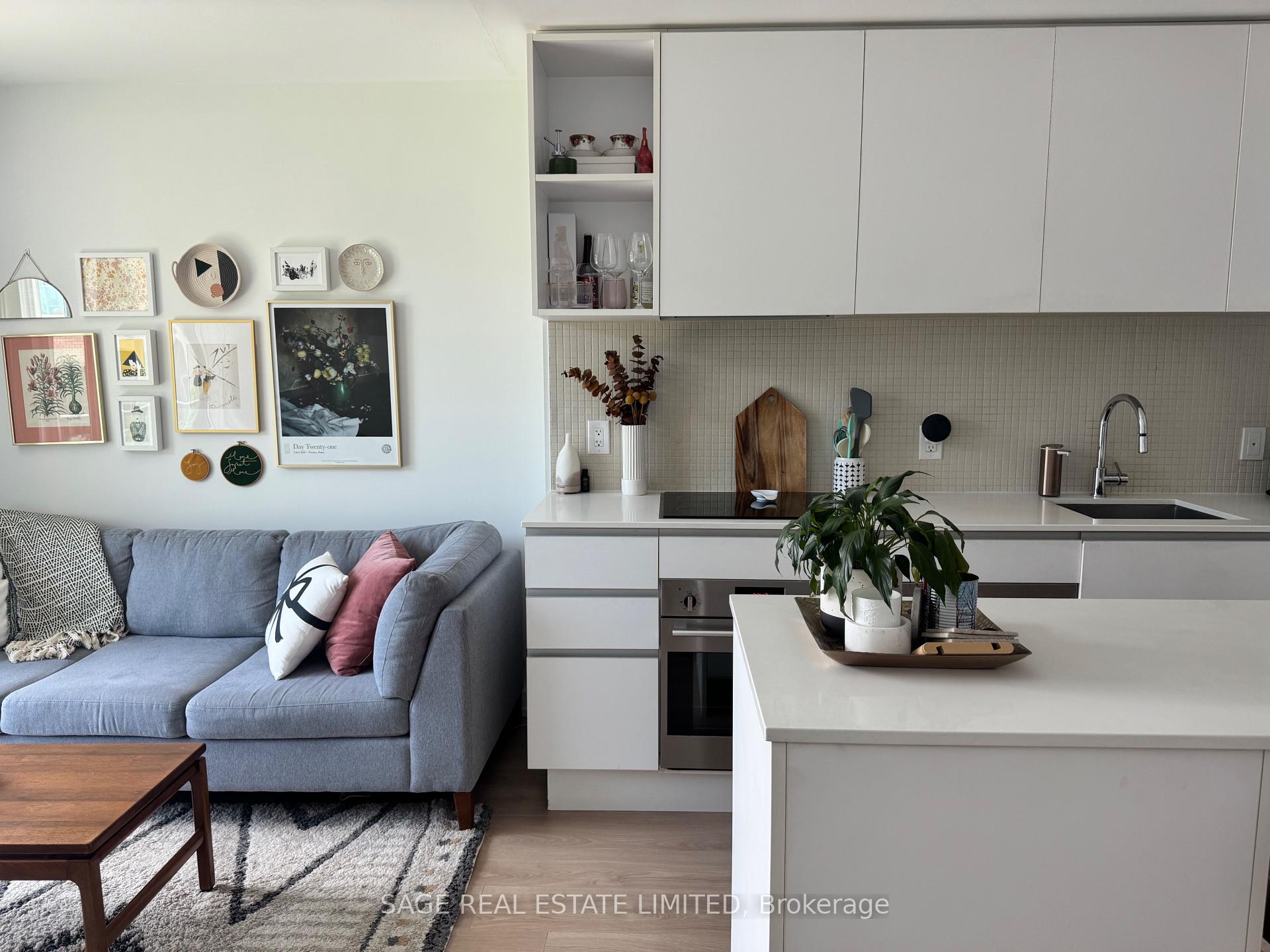 377 Madison Avenue 405, Toronto C02, ON M4V 3E1