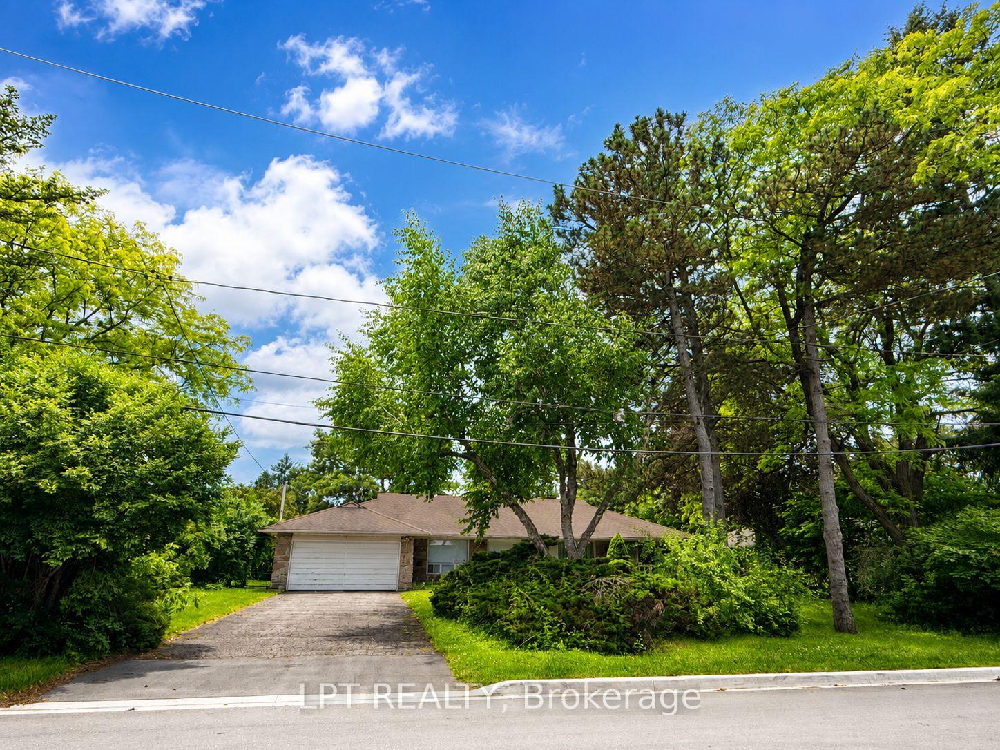 3 Oxbow Road, Toronto C13, ON M3B 1Z9