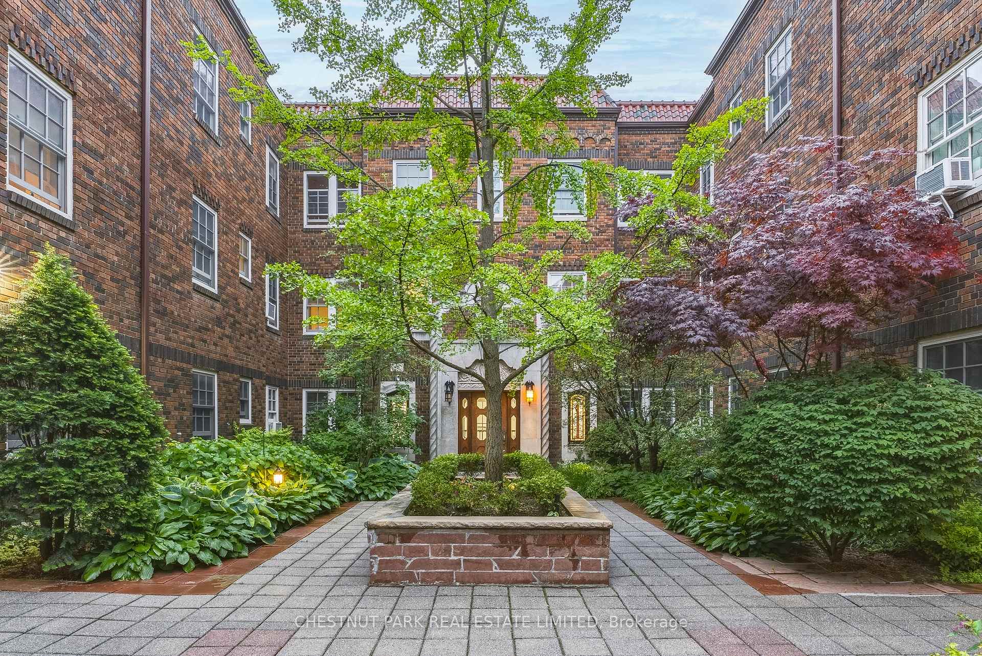 480 Oriole Parkway 303, Toronto C03, ON M5P 2H8