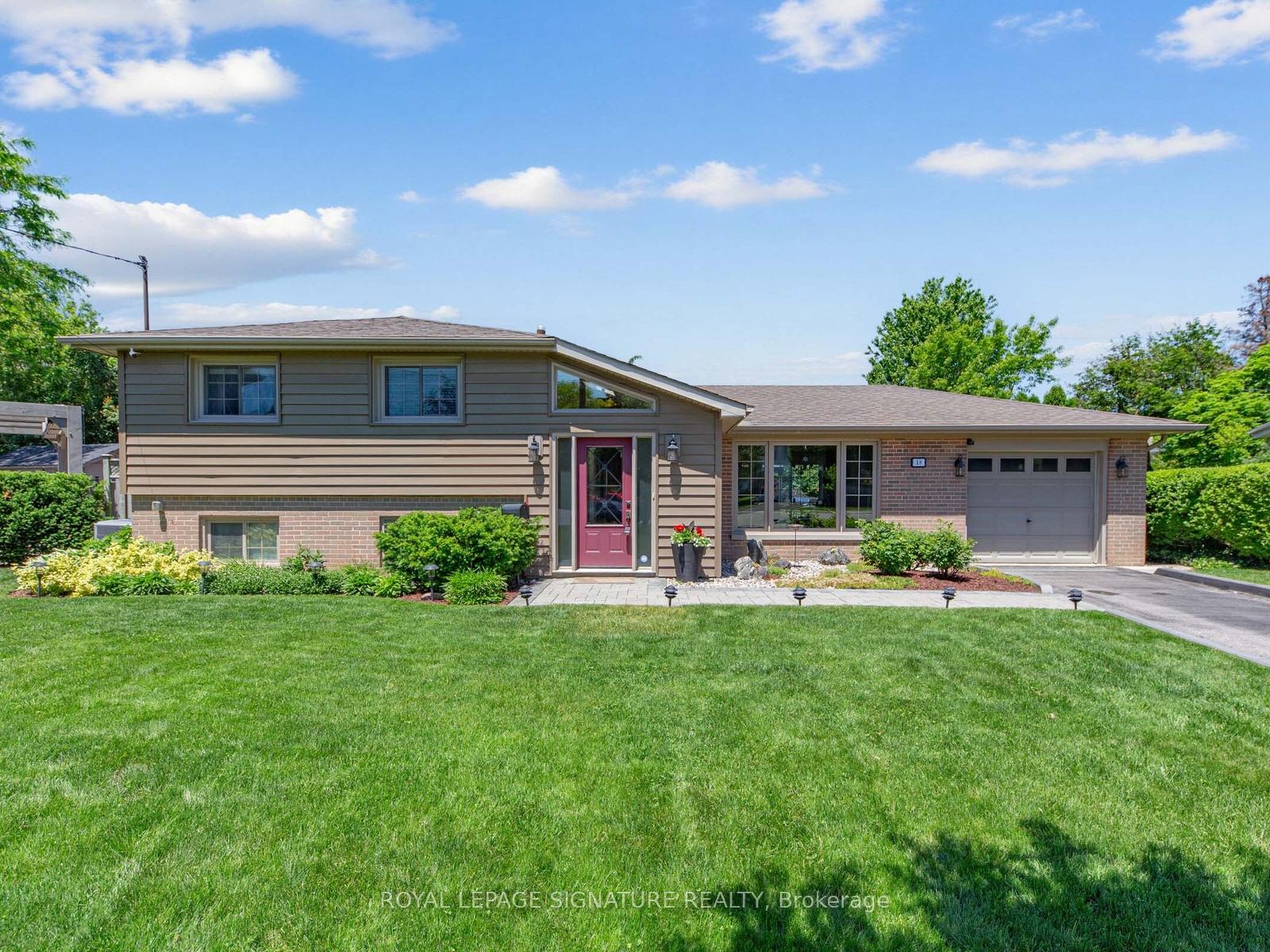 18 Willowood Court, Toronto C15, ON M2J 2M3