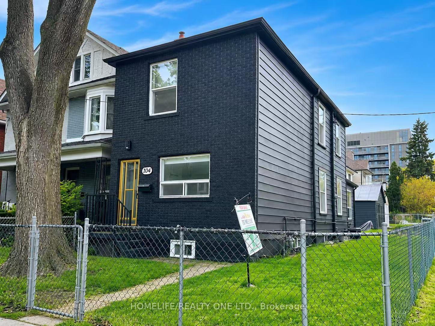 104 Benson Avenue, Toronto C02, ON M6G 2J1