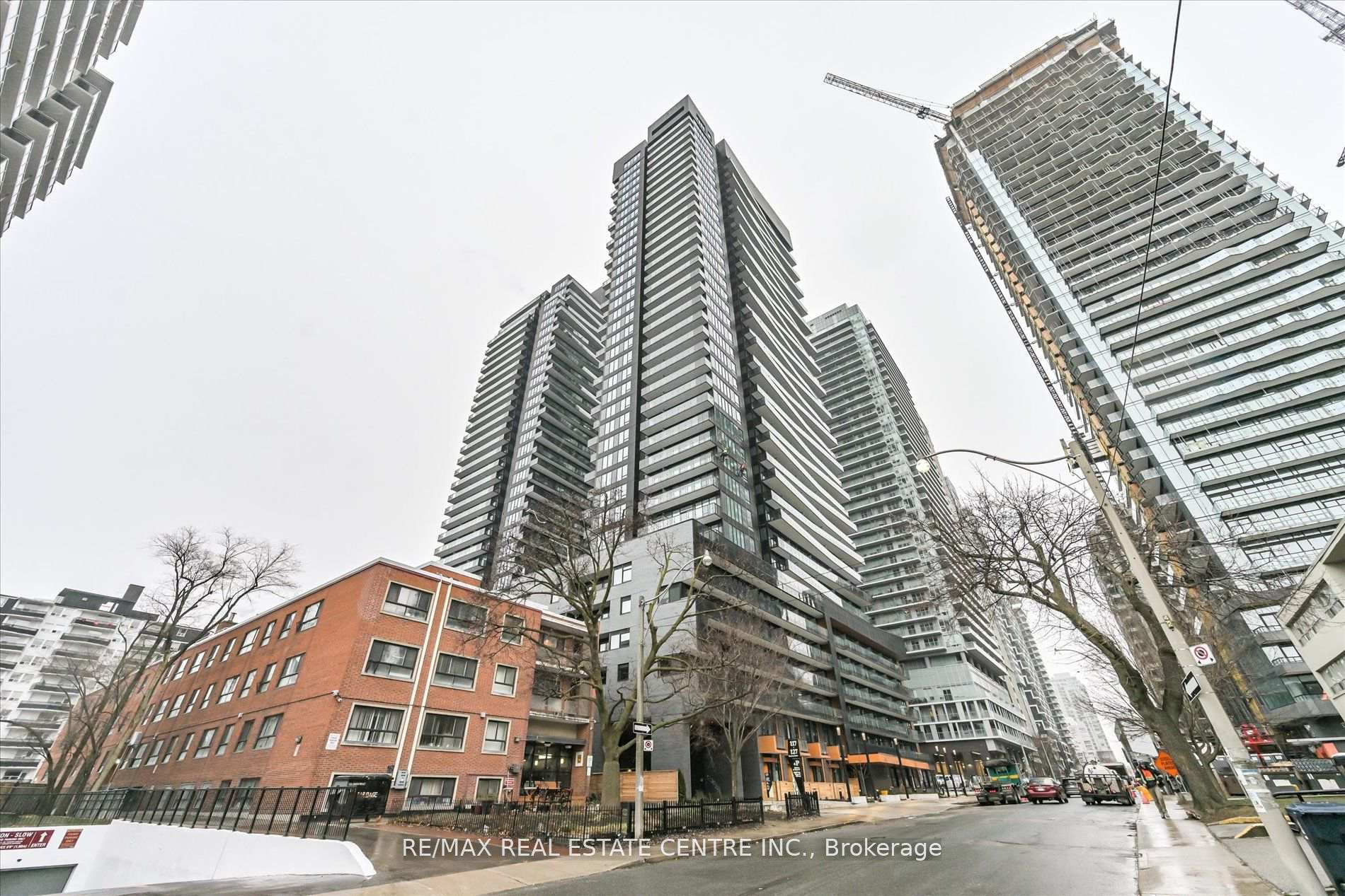 117 Broadway Avenue 1406, Toronto C10, ON M4P 1V3