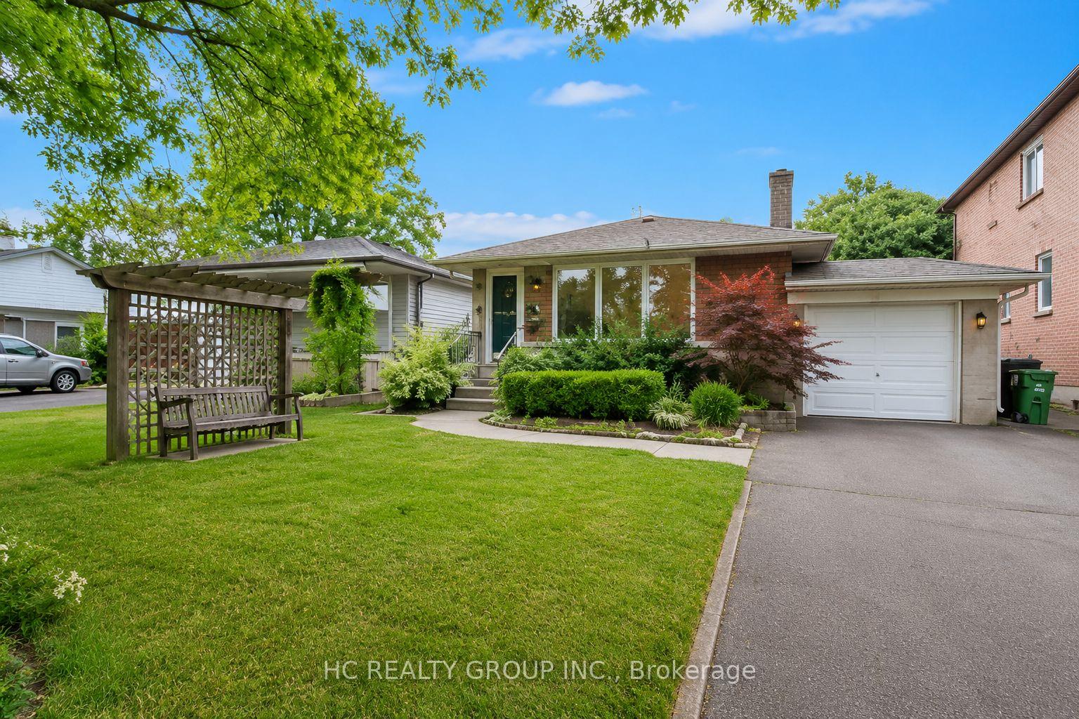 980 Lillian Street, Toronto C14, ON M2M 3E9