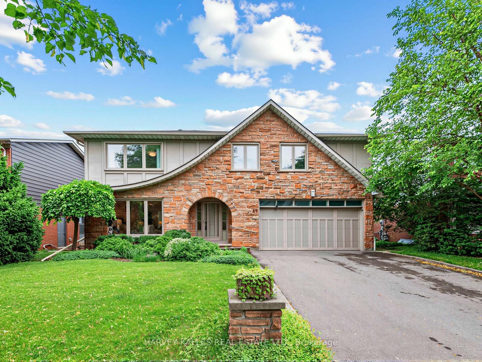 89 Ames Circle, Toronto C13, ON M3B 3C2