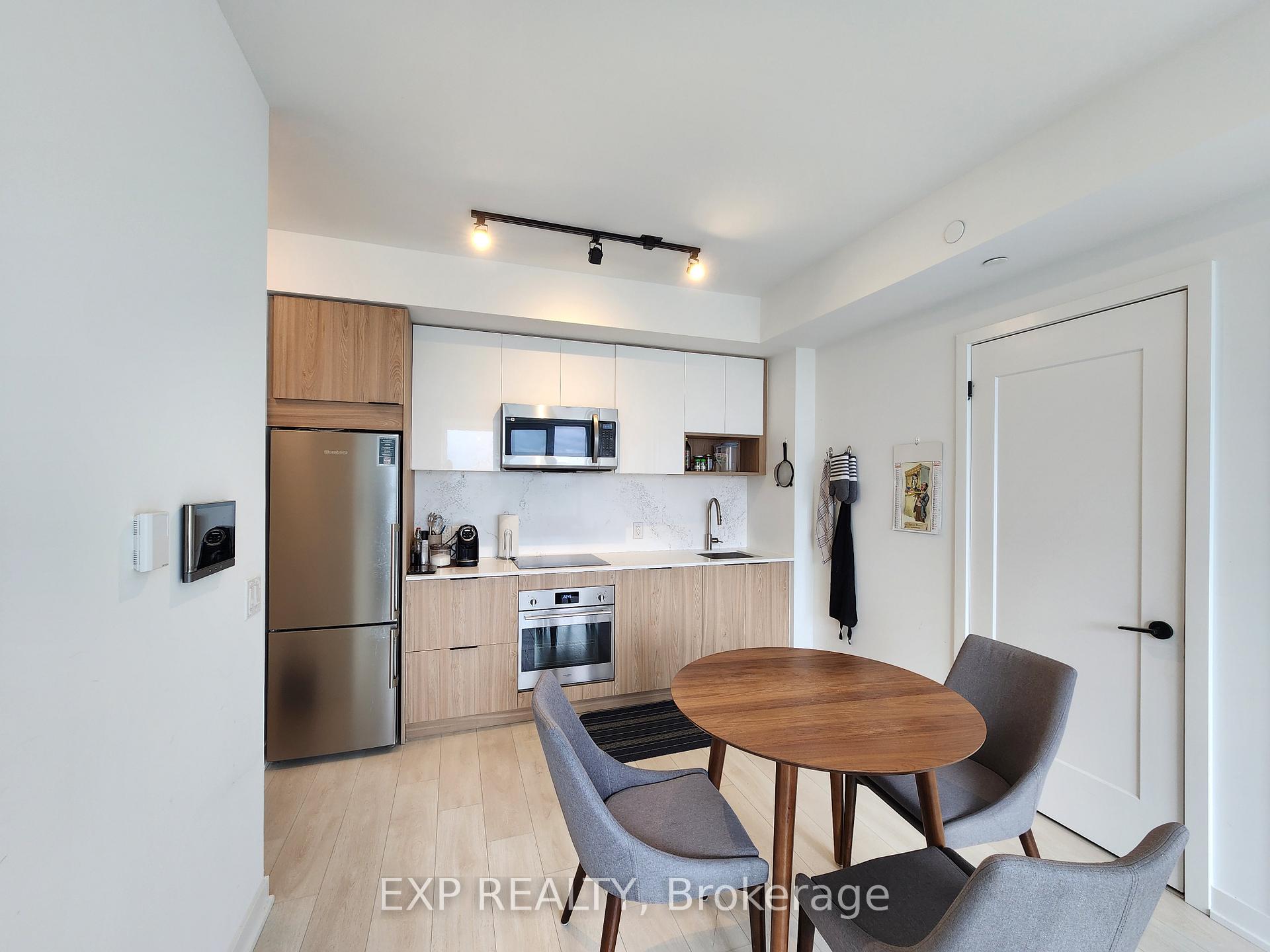 5 Defries Street 3012, Toronto C08, ON M5A 0W7