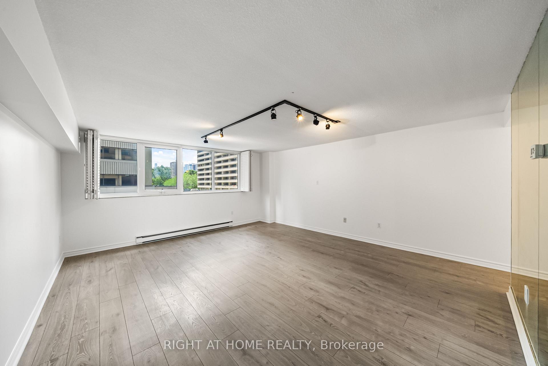 360 Bloor Street E 411, Toronto C09, ON M4W 3M3