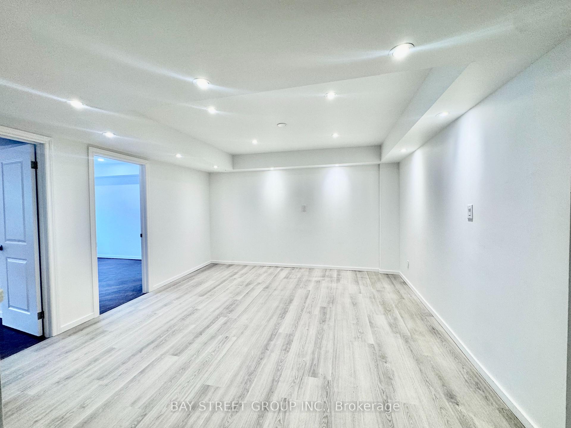 373 Eglinton Avenue W 2nd, Toronto C03, ON M5N 1A3