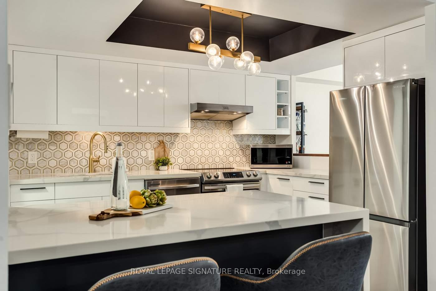 271 Ridley Boulevard 108, Toronto C04, ON M5M 4N6