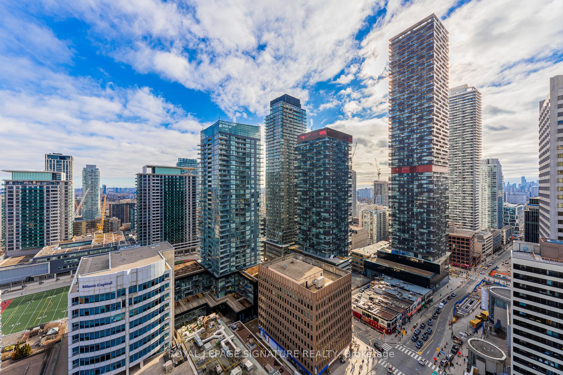 33 Helendale Avenue 2105, Toronto C03, ON M4R 1C5