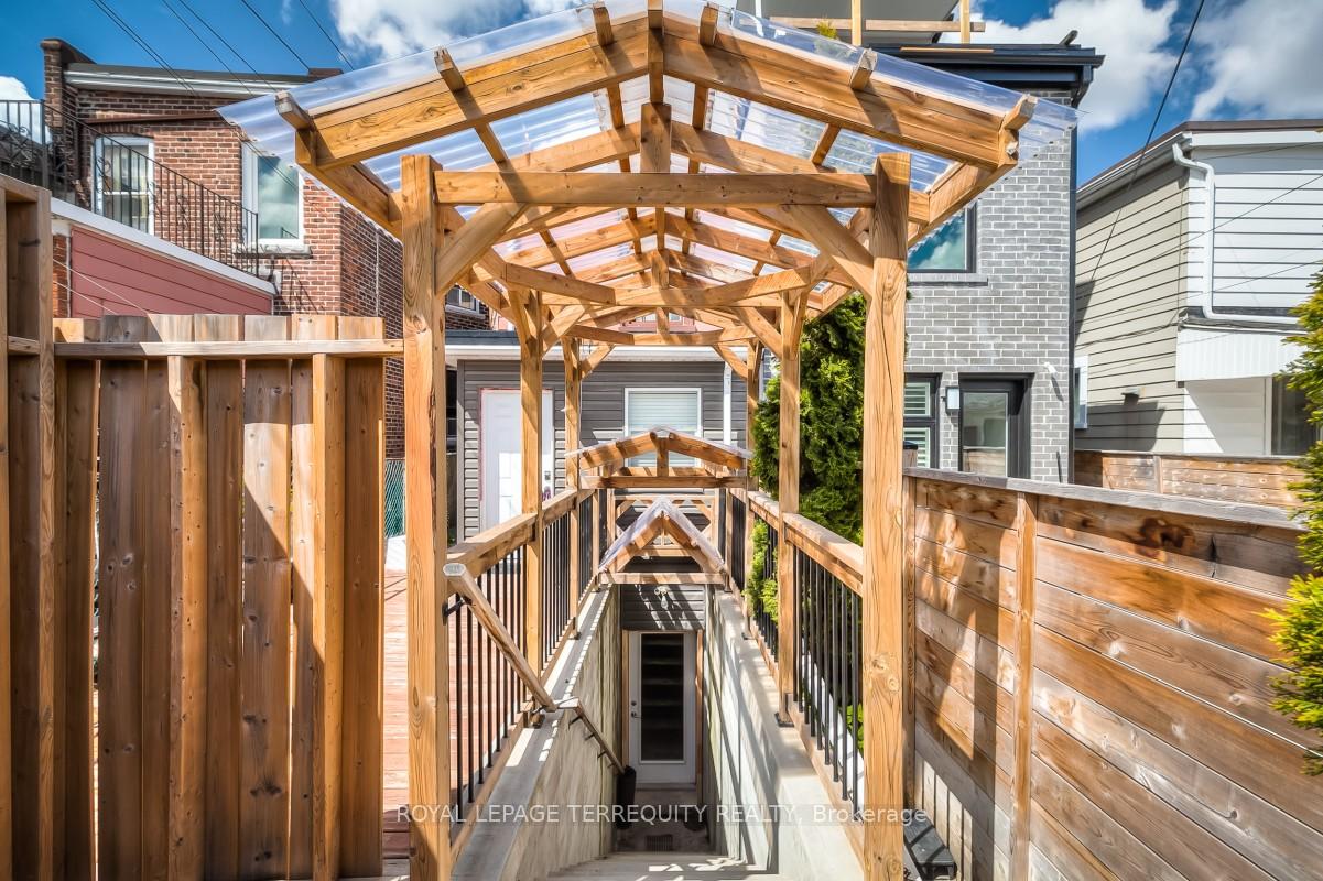 665 Crawford Street Bsmt, Toronto C01, ON M6G 3K1