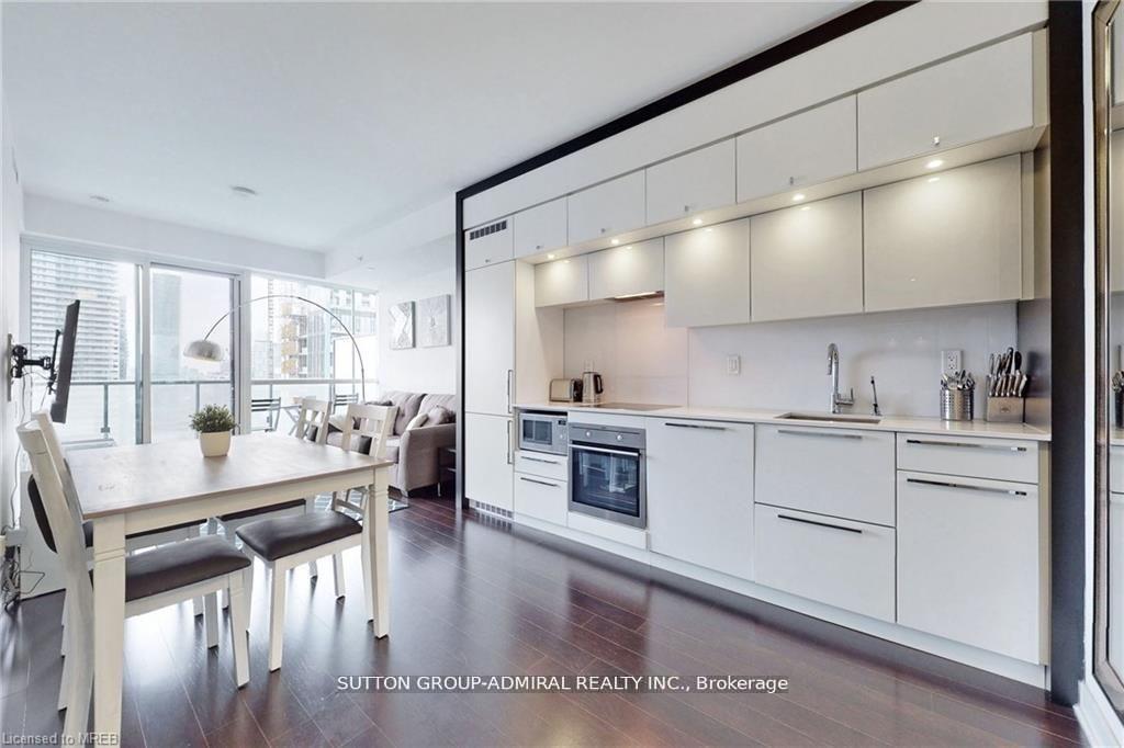 15 Grenville Street 3706, Toronto C01, ON M4Y 0B9