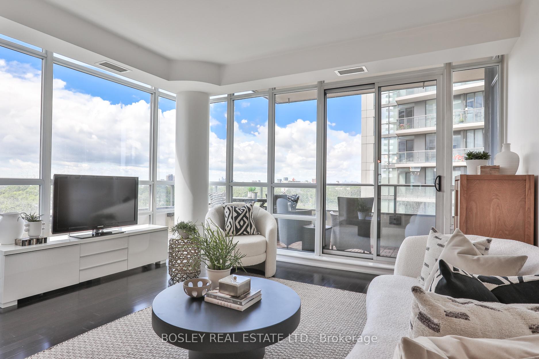 500 St Clair Avenue W 701, Toronto C03, ON M6C 1A8