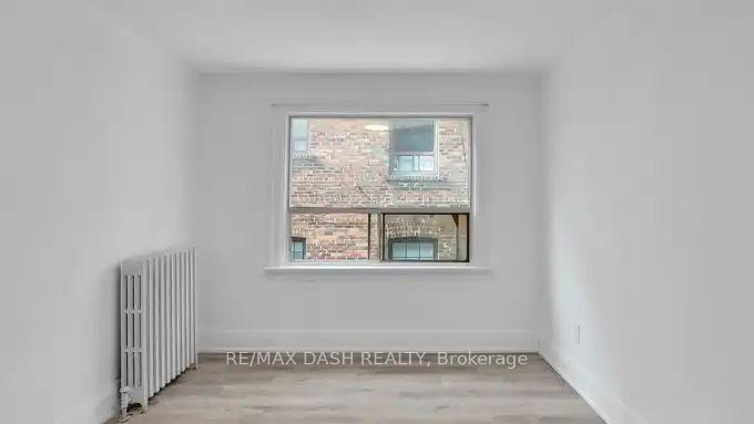 917 St Clair Avenue W 30, Toronto C02, ON M6C 1C7