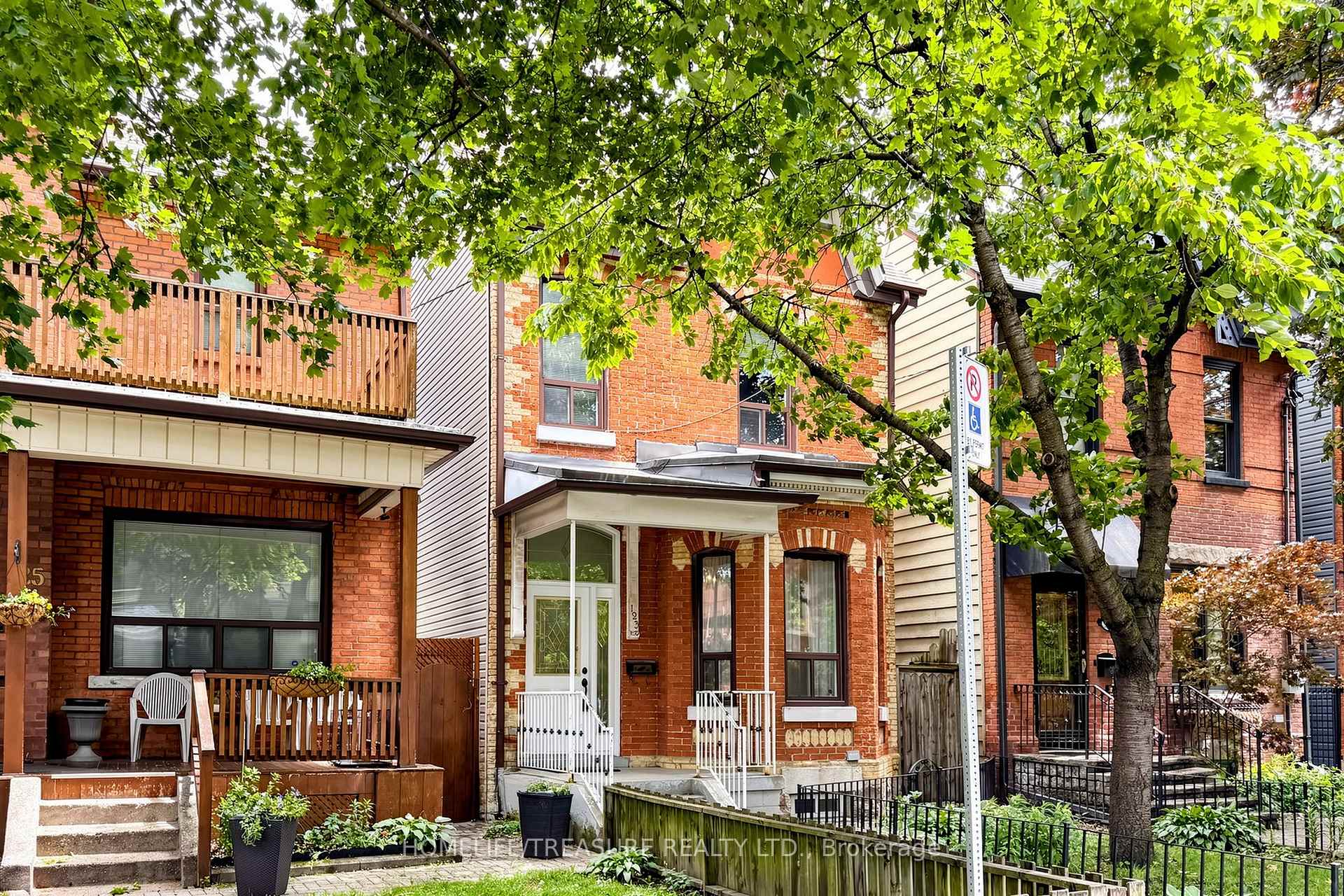123 robert Street, Toronto C01, ON M5S 2K5