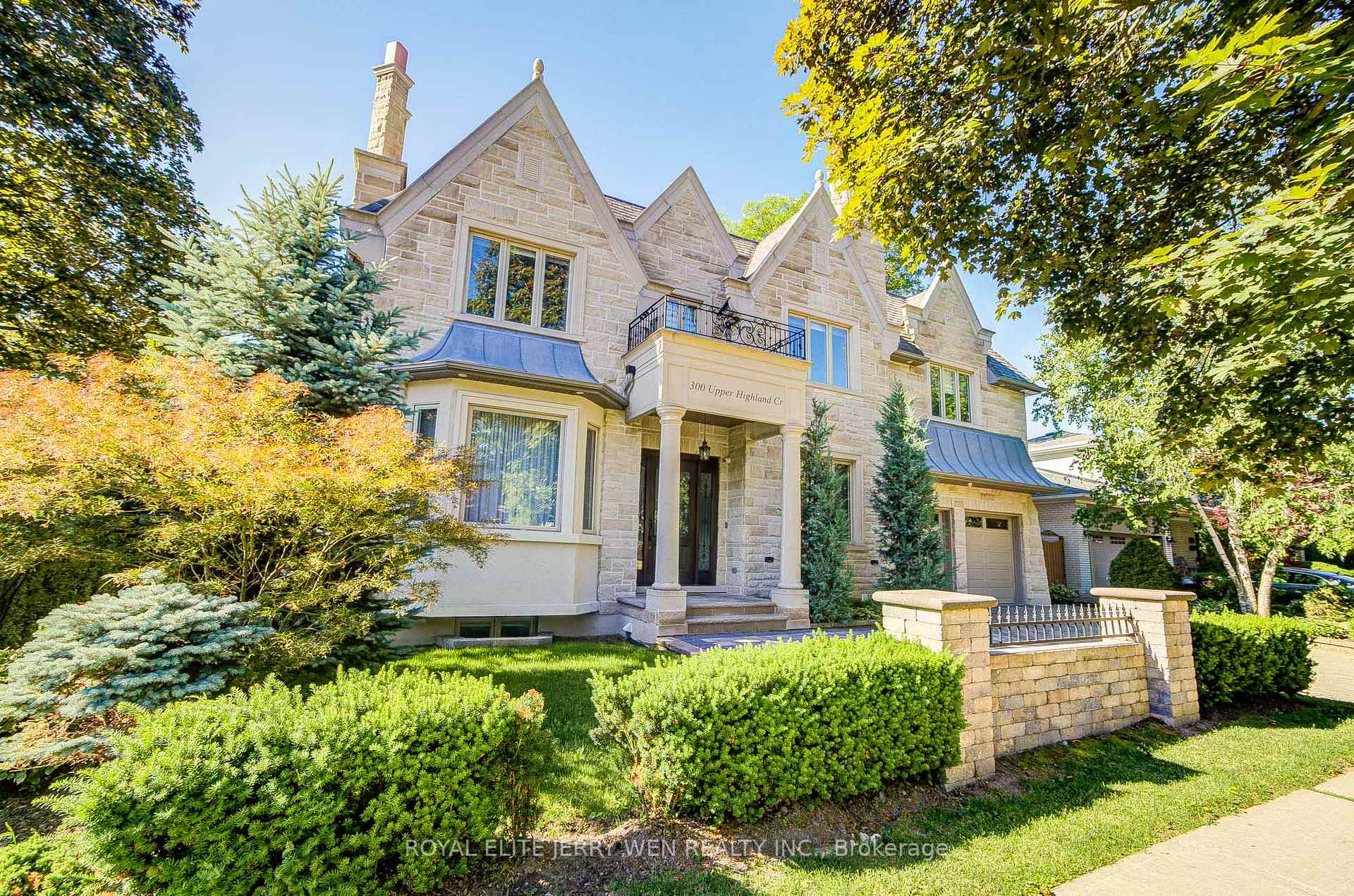 300 Upper Highland Crescent, Toronto C12, ON M2P 1V5