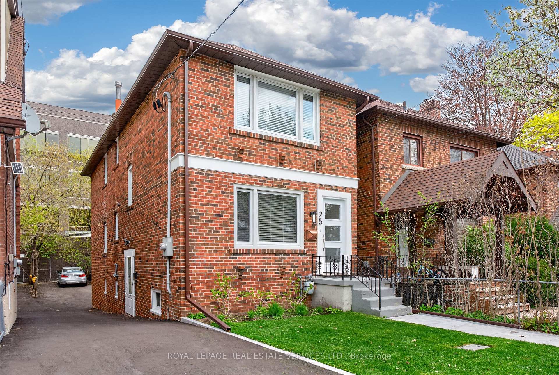 25 Lorindale Avenue, Toronto C04, ON M5M 3C3